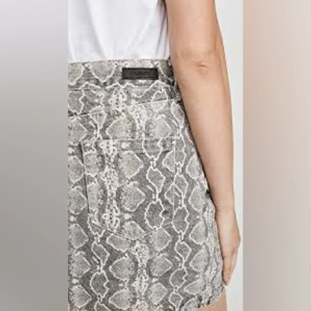 Blank NYC Gray Snake Print Mini Pencil Skirt